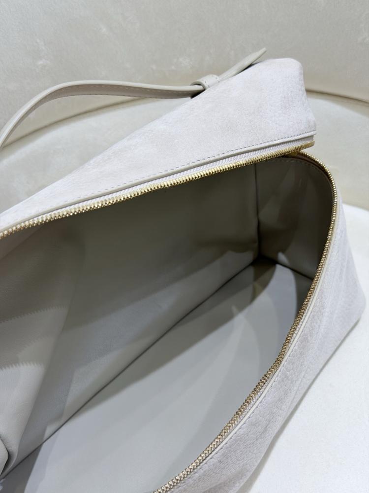 شنطة لورو بيانا Cowhide Lora piana مقاس 27 cm