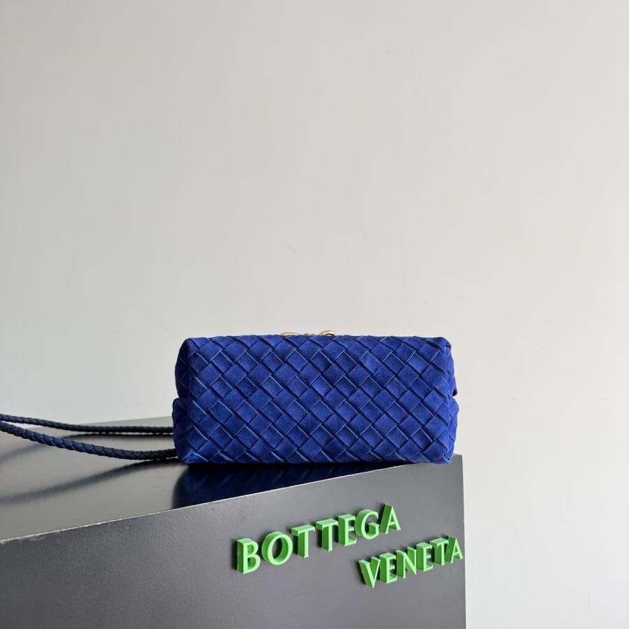 شنطة بوتيغا Small Andiamo Bottega