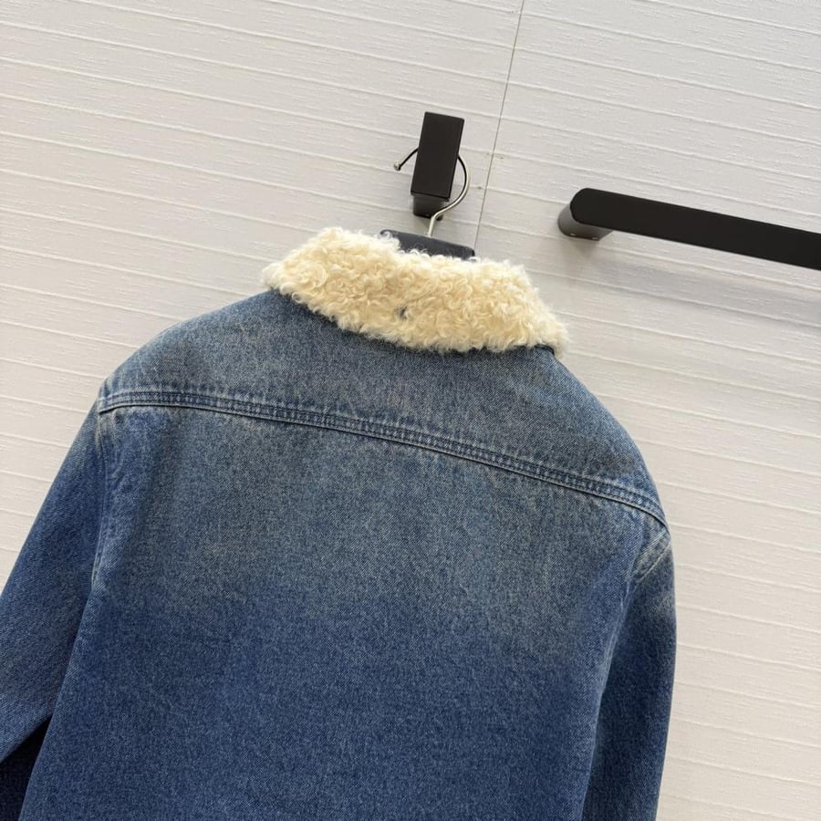 جاكيت Moncler