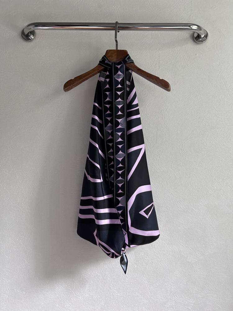 توب Pucci.