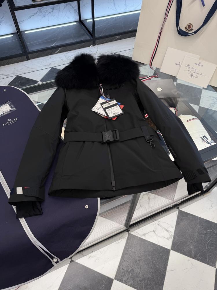 جاكيت Moncler