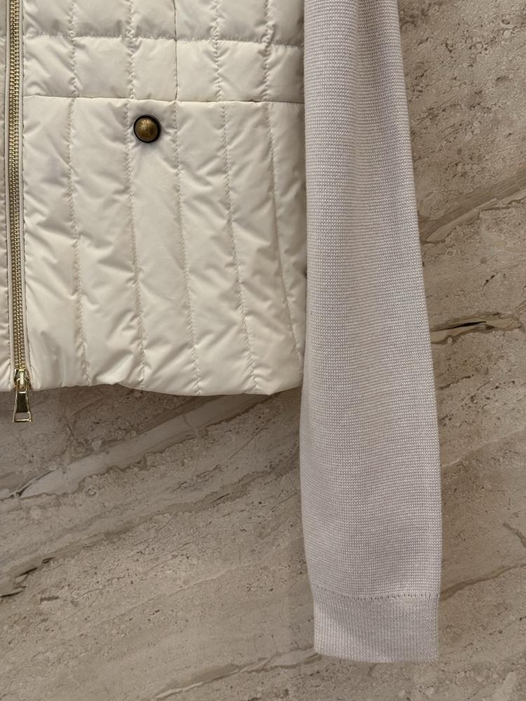 جاكيت Moncler