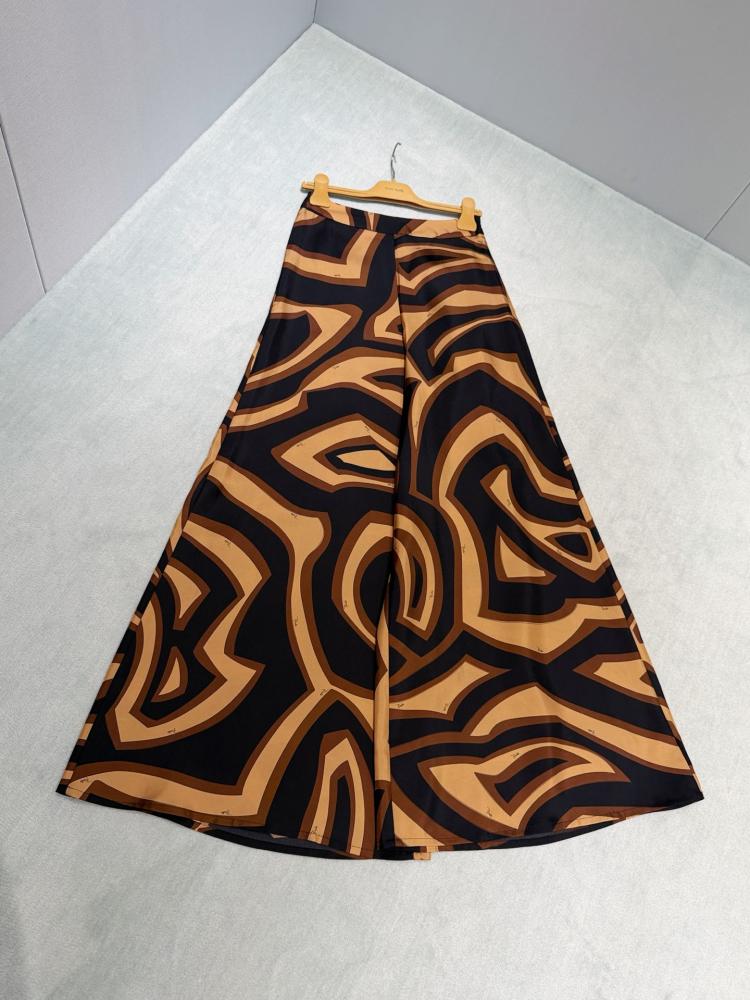 طقم Pucci