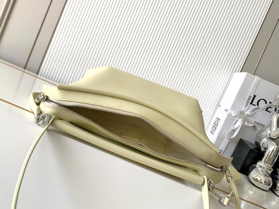 شنطة لويفي whisker Loewe