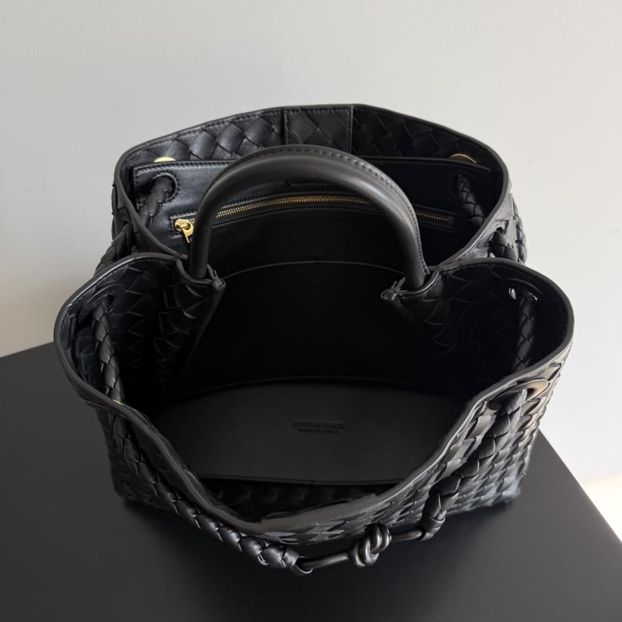 شنطة بوتيغا large Andiamo Bottega