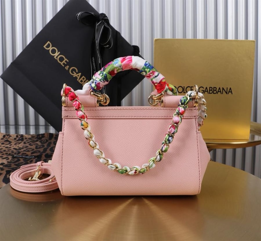 . شنطة دولتشي اند غابانا  Small Sicily handbag