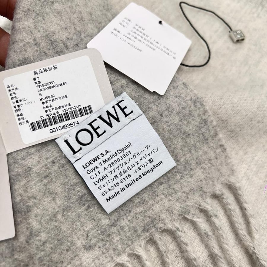 سكارف Loewe