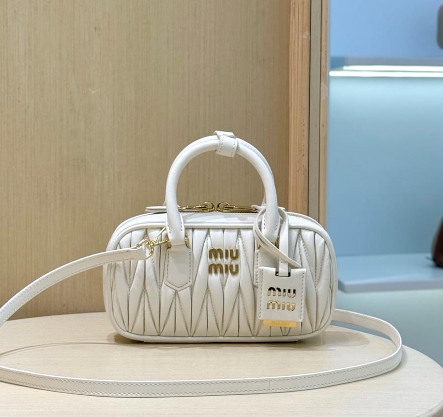 شنطة ميو ميو Mini Ruched Bowling Miumiu مقاس 19 cm