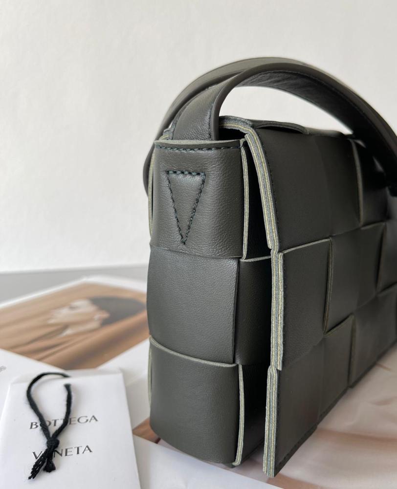شنطة  بوتيغا Cassette مقاس 23cm