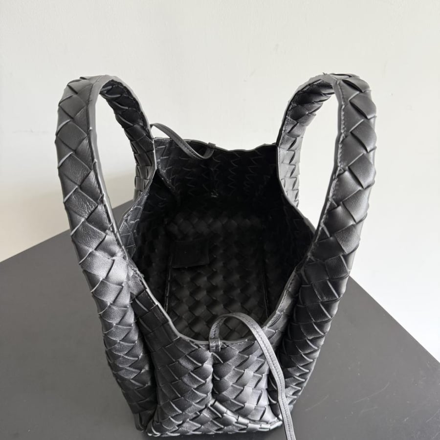 شنطة بوتيغا Campana small