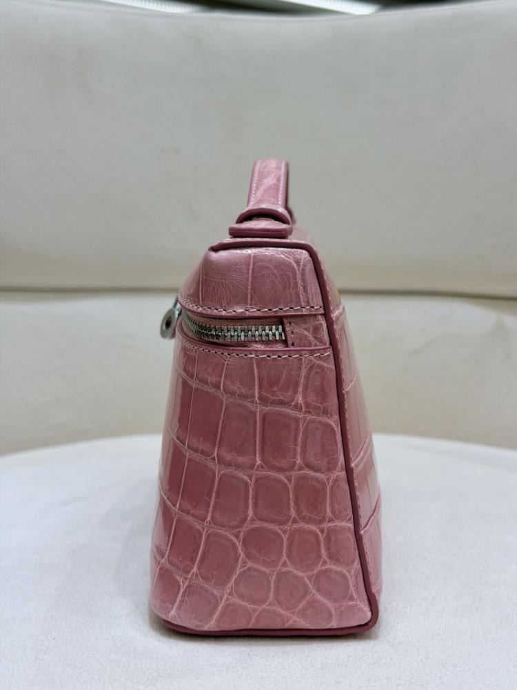 شنطة لورو بيانا Extra Crocodile Lora piana مقاس 19 cm
