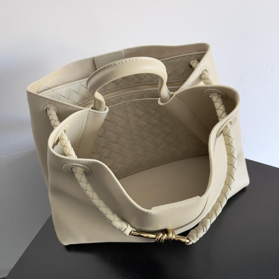شنطة بوتيغا Andiamo مقاس 32cm