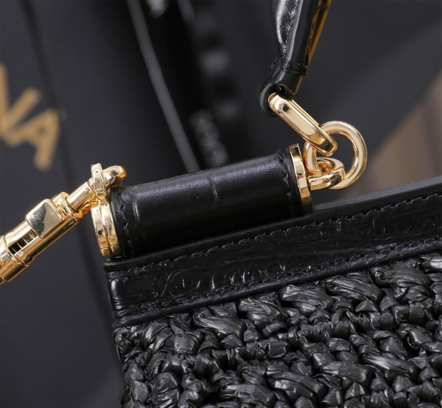 . شنطة دولتشي اند غابانا Medium Sicily handbag