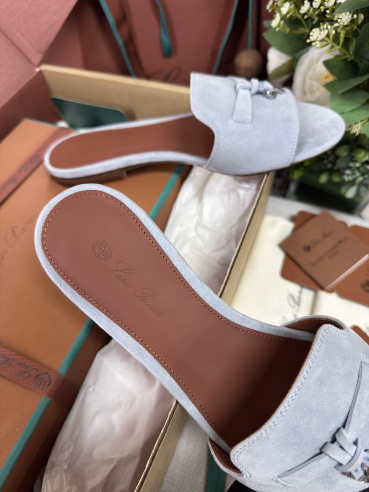 سليبر فلات لورو بيانا Suede charms