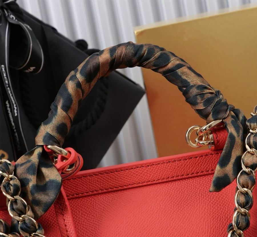 شنطة دولتشي اند غابانا Medium Sicily handbag