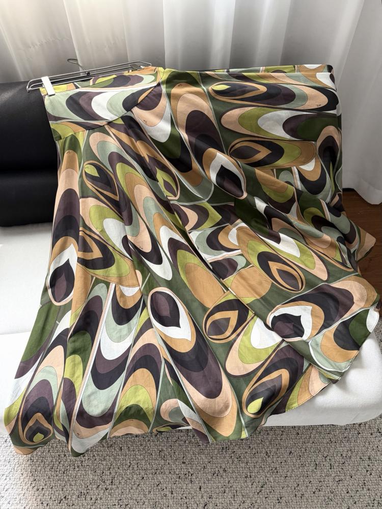 تنورة Pucci.