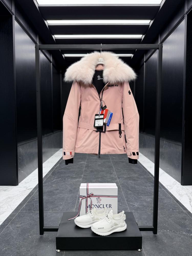 جاكيت Moncler