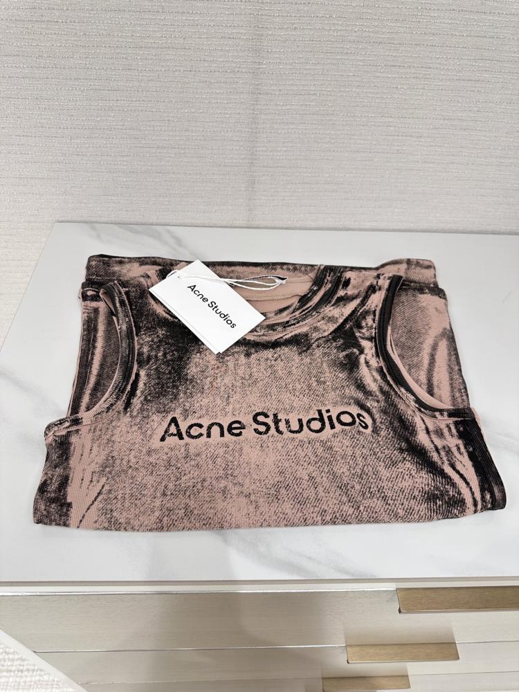 توب Acne