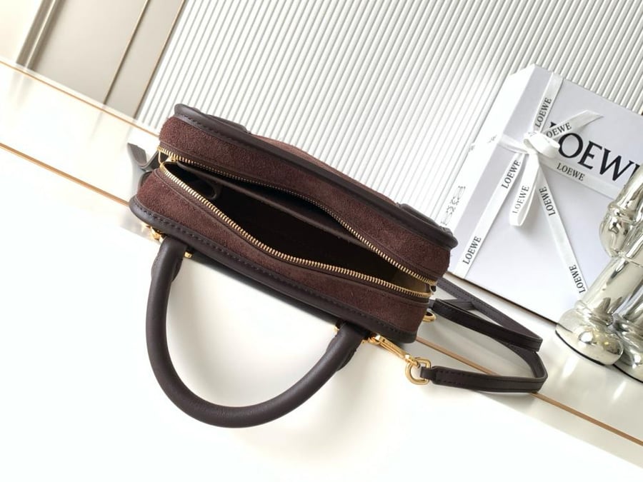 شنطة لويفي Amazona Loewe