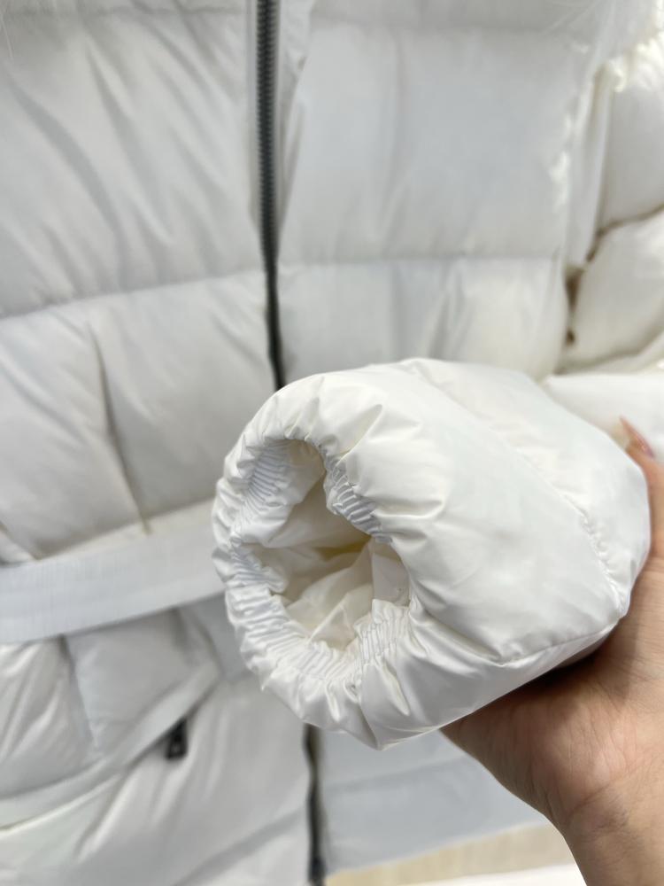 جاكيت Moncler