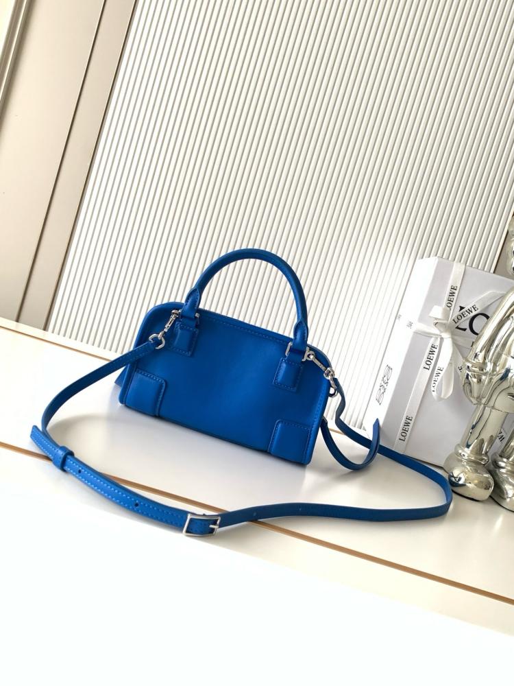 شنطة لويفي Amazona Loewe