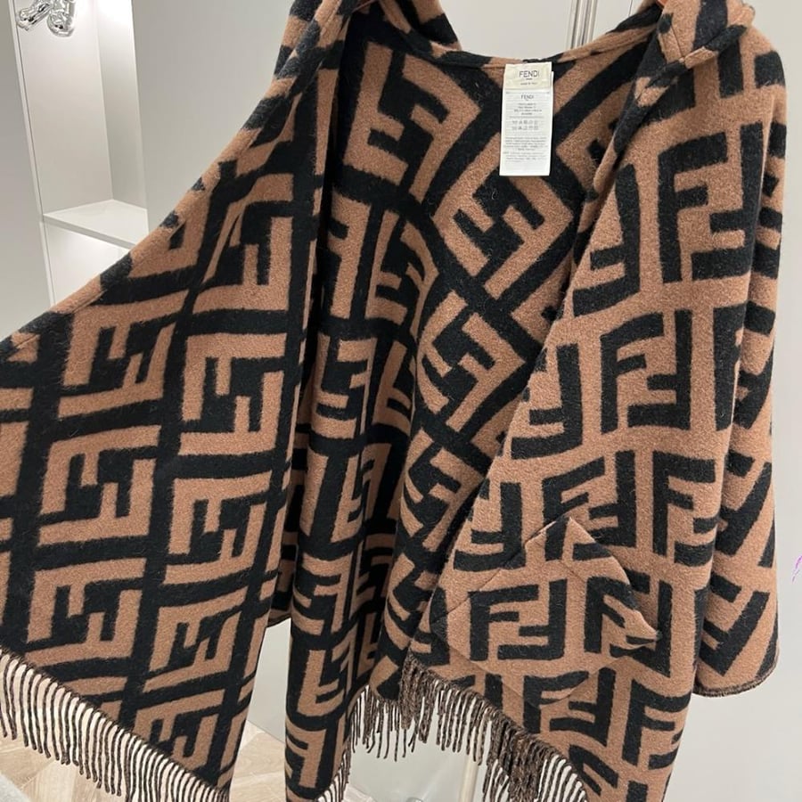 سكارف Fendi