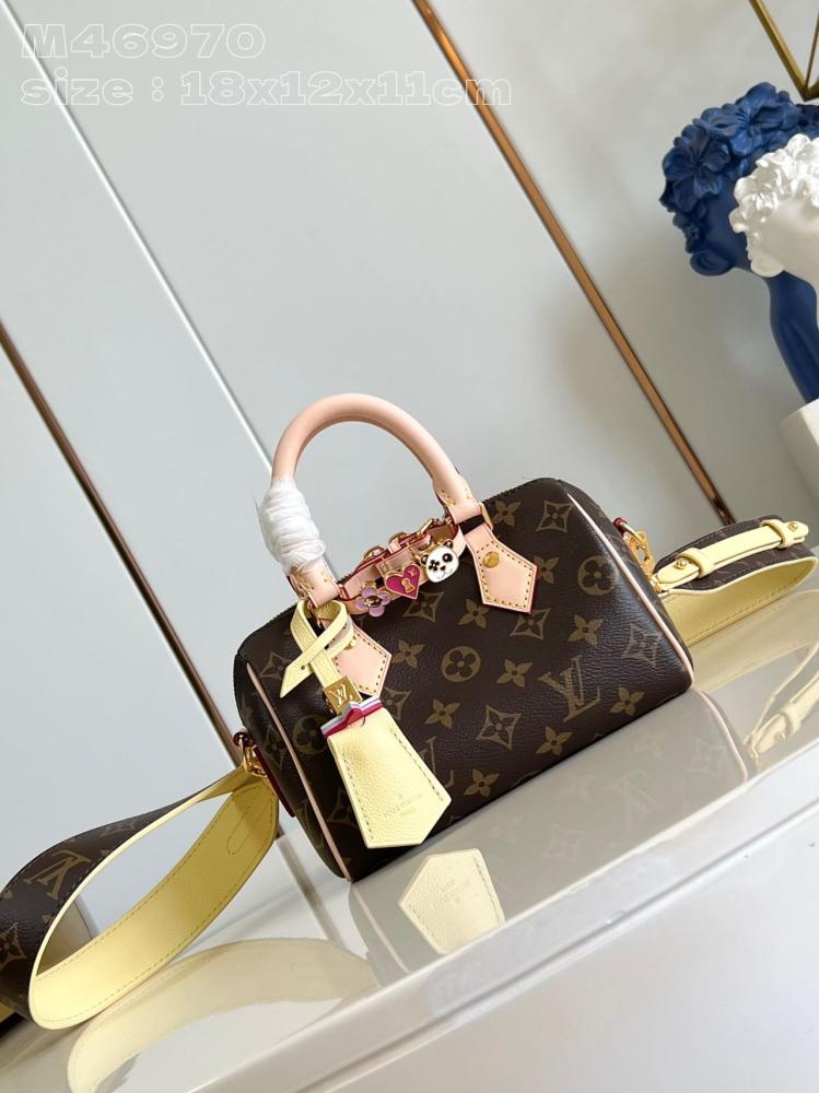 شنطة لويس فيتون Speedy Bandoulière مقاس 18