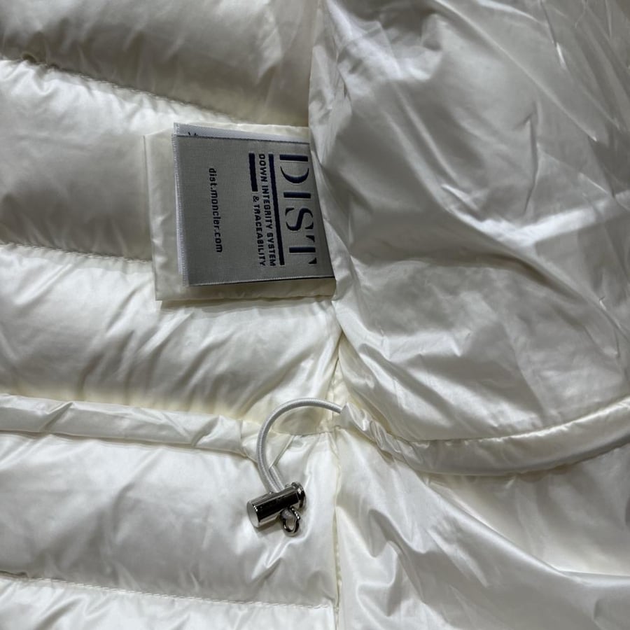 جاكيت Moncler
