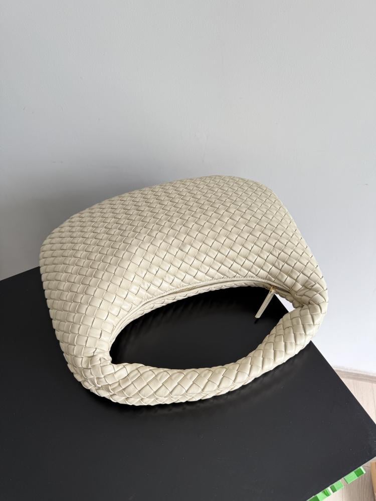شنطة بوتيغا Medium Bottega