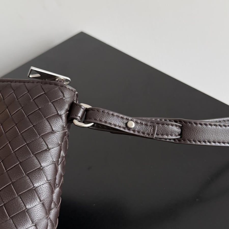 شنطة بوتيغا BOTTEGA prism