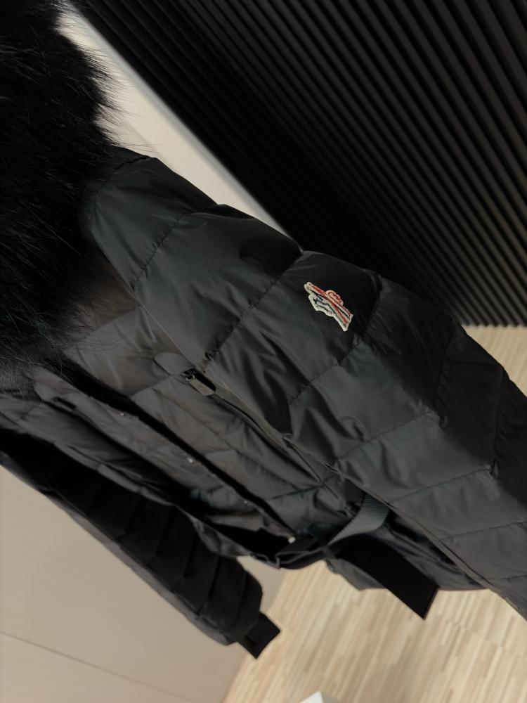 جاكيت Moncler
