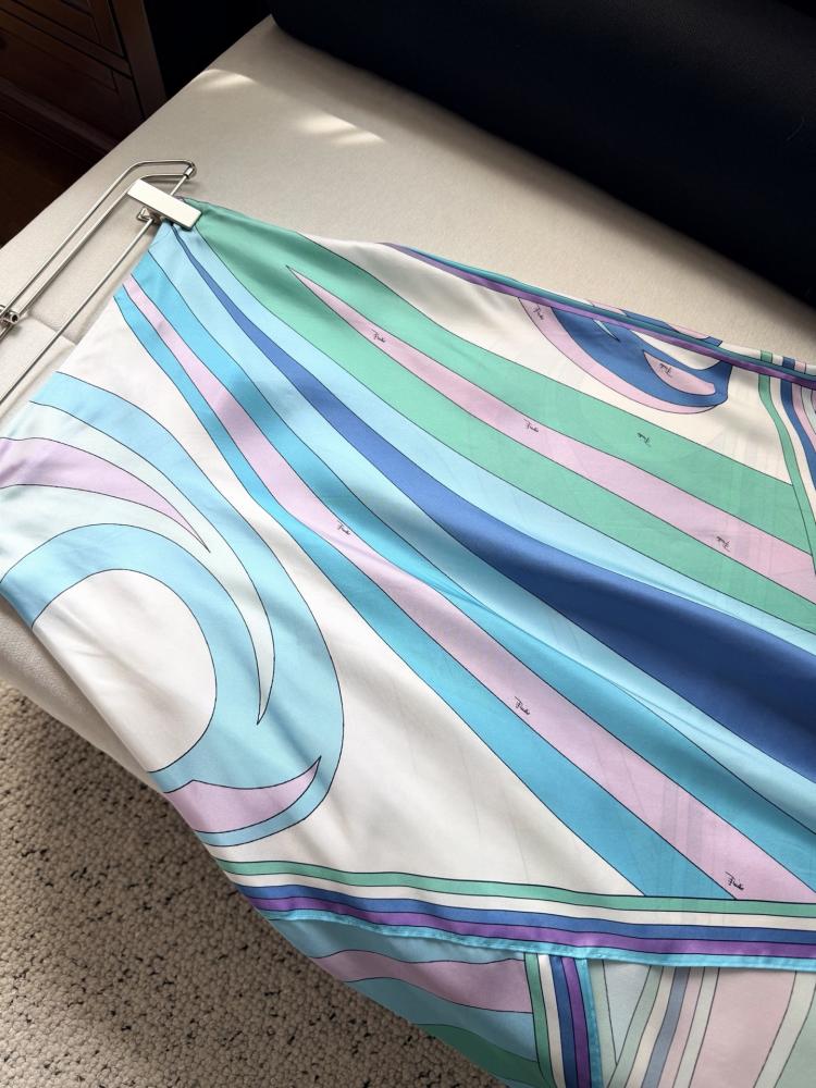 تنورة Pucci