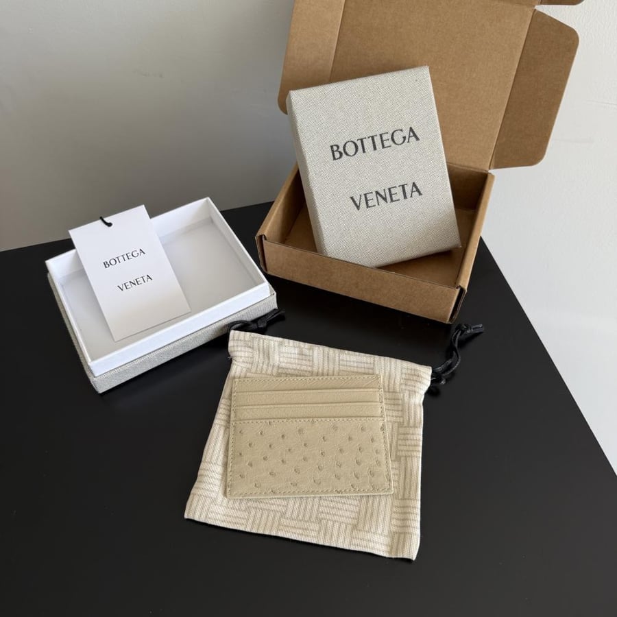 محفظة كارد هولدر بوتيغا Ostrich Leather card holder bottega