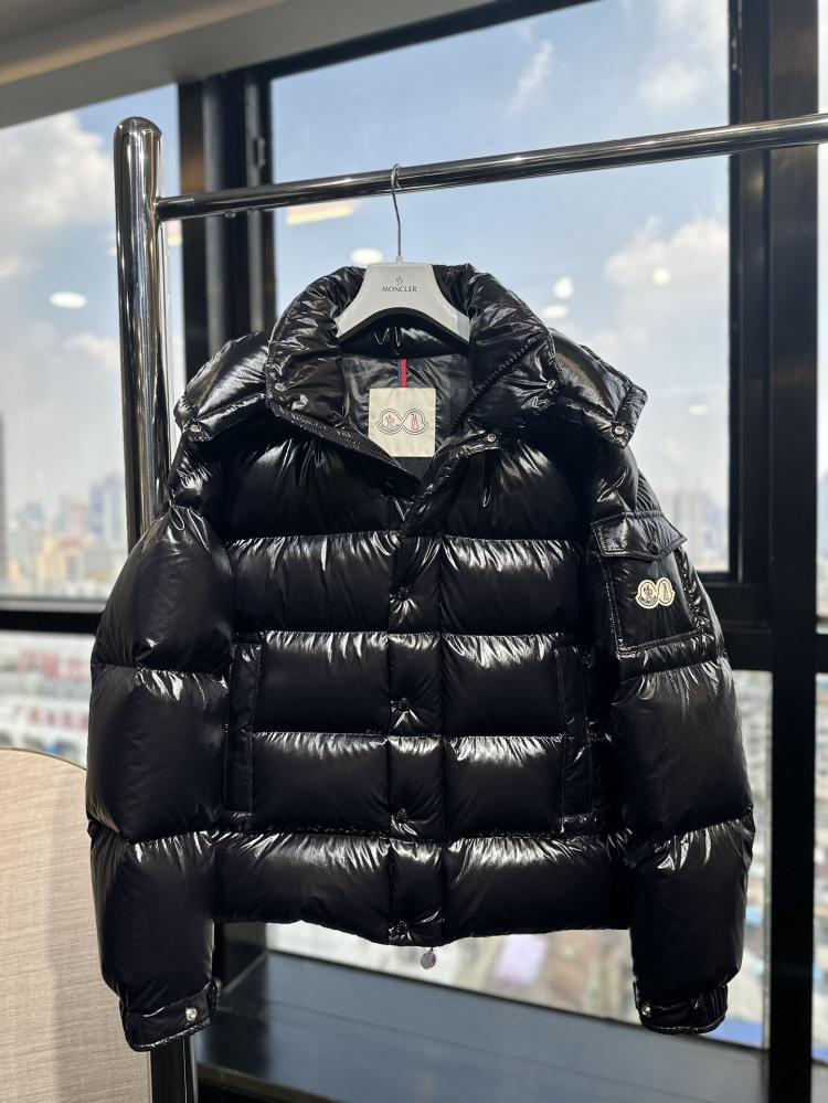 جاكيت Moncler