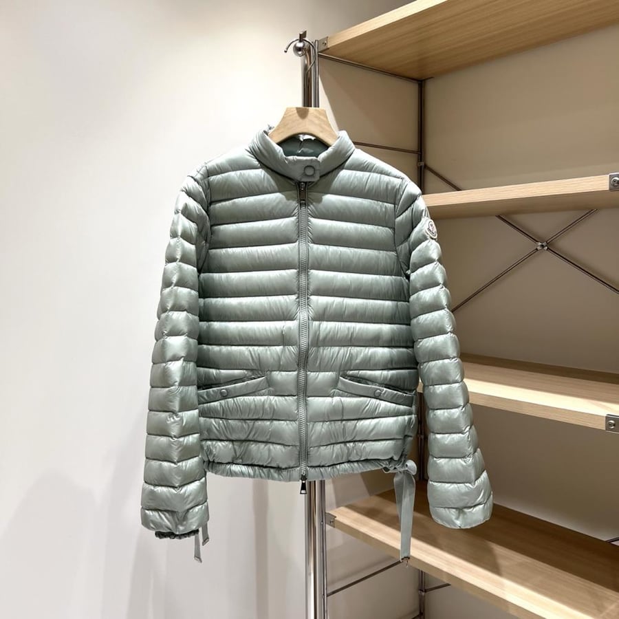 جاكيت Moncler