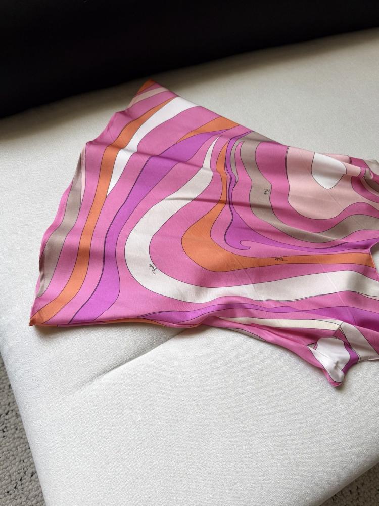 توب Pucci