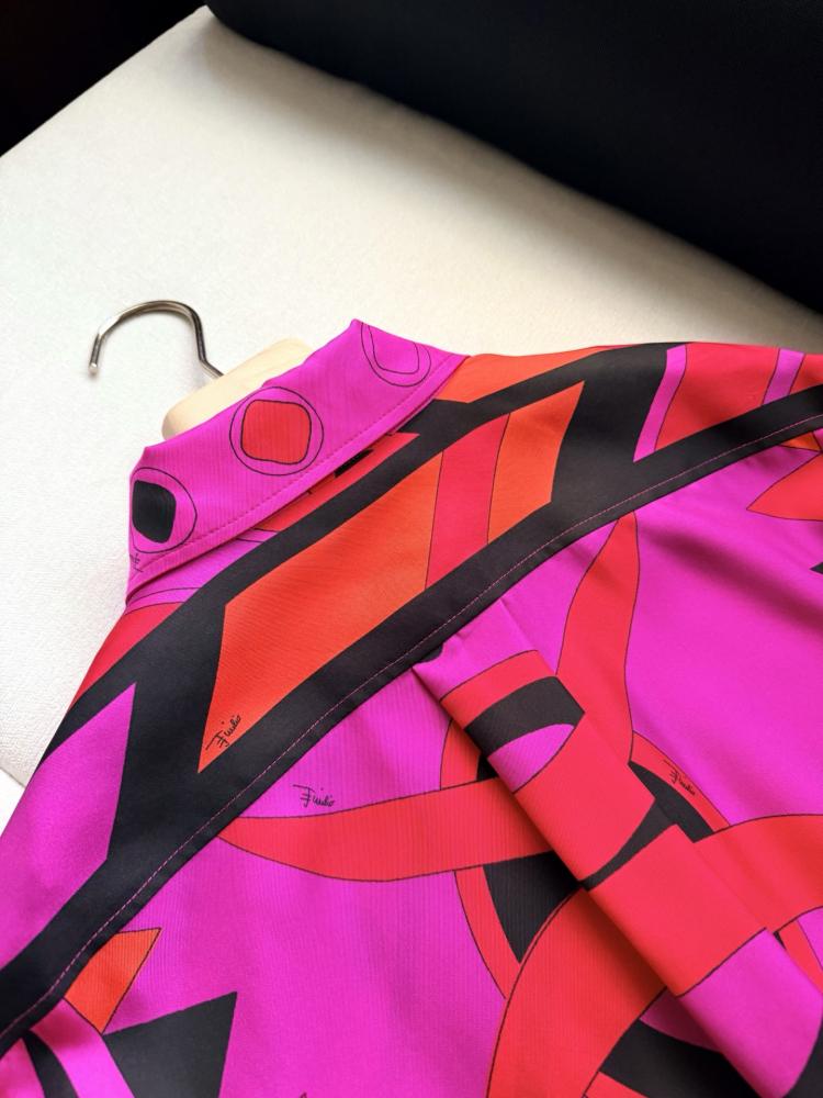 قميص Pucci.