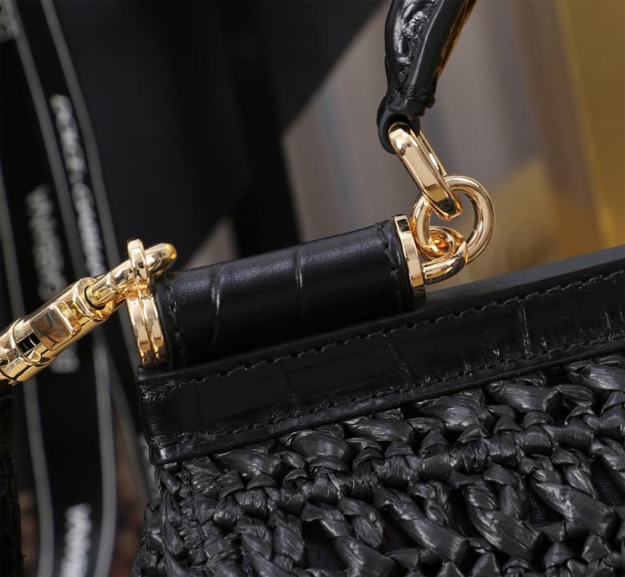 . شنطة دولتشي اند غابانا  Small Sicily handbag