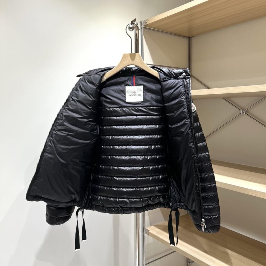 جاكيت Moncler
