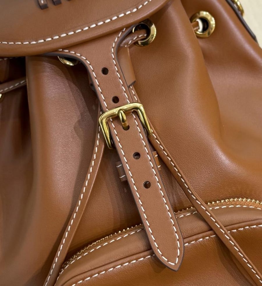 شنطة ميو ميو Small Leather Backpack Miumiu مقاس 22 cm