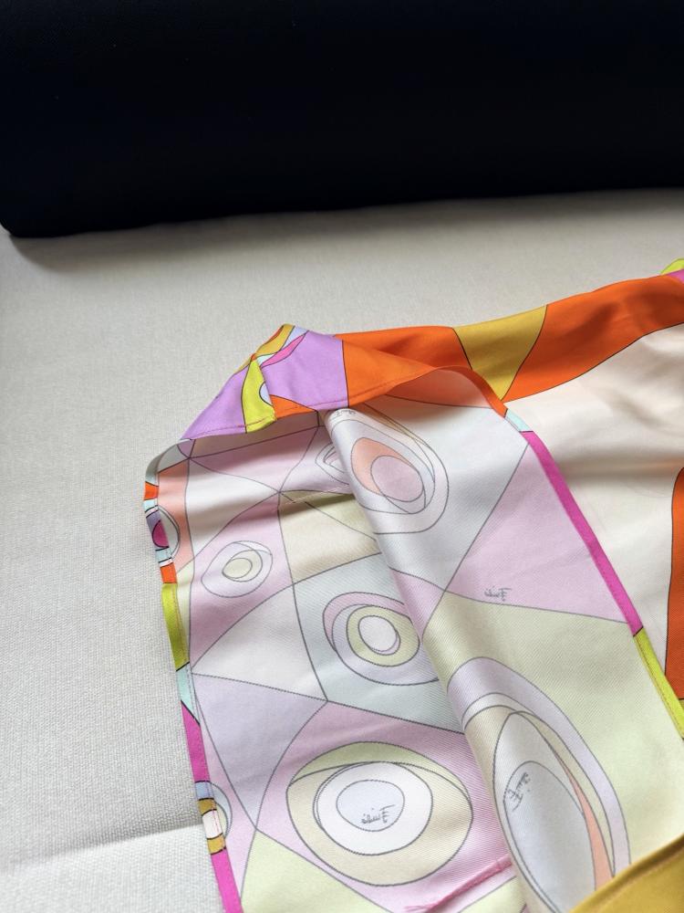 توب Pucci