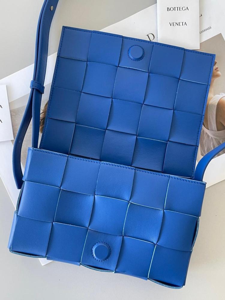 شنطة  بوتيغا Cassette مقاس 23cm