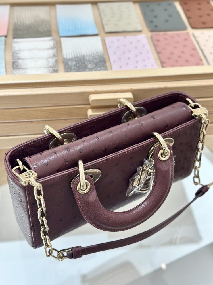 شنطة ديور Lady Ostrich Skin Dior مقاس 22cm