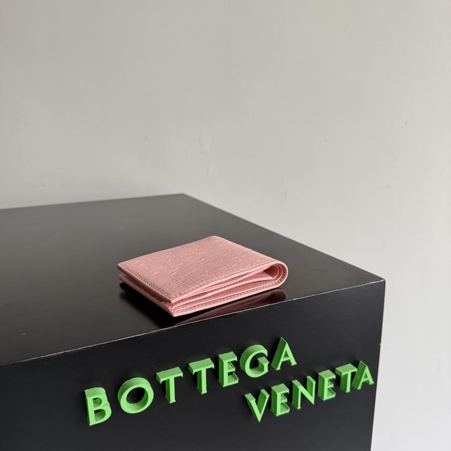 محفظة بوتيغا Ostrich Leathe bottega
