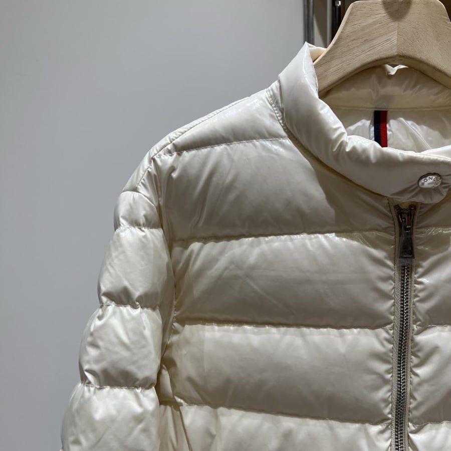 جاكيت Moncler
