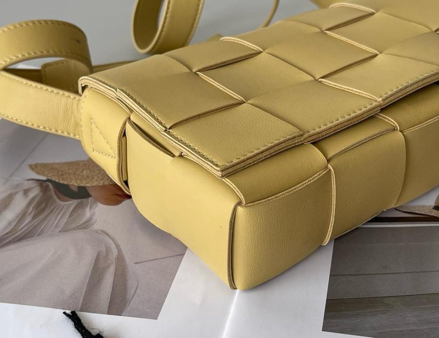 شنطة  بوتيغا Cassette مقاس 23cm