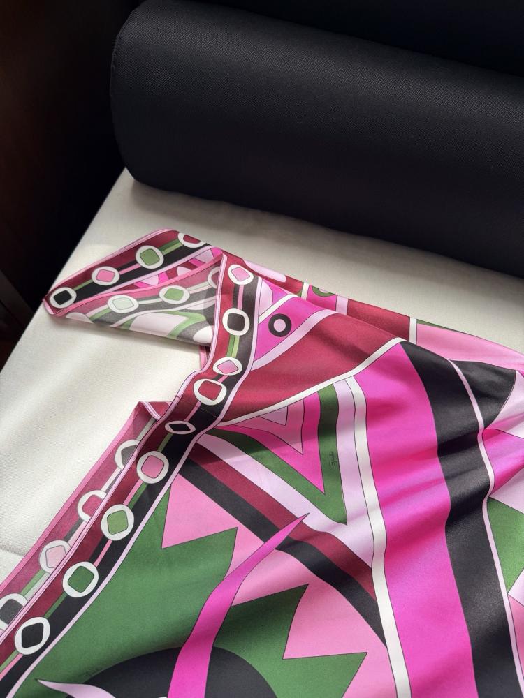 توب Pucci