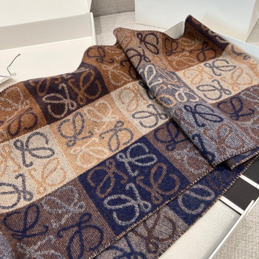 سكارف Loewe
