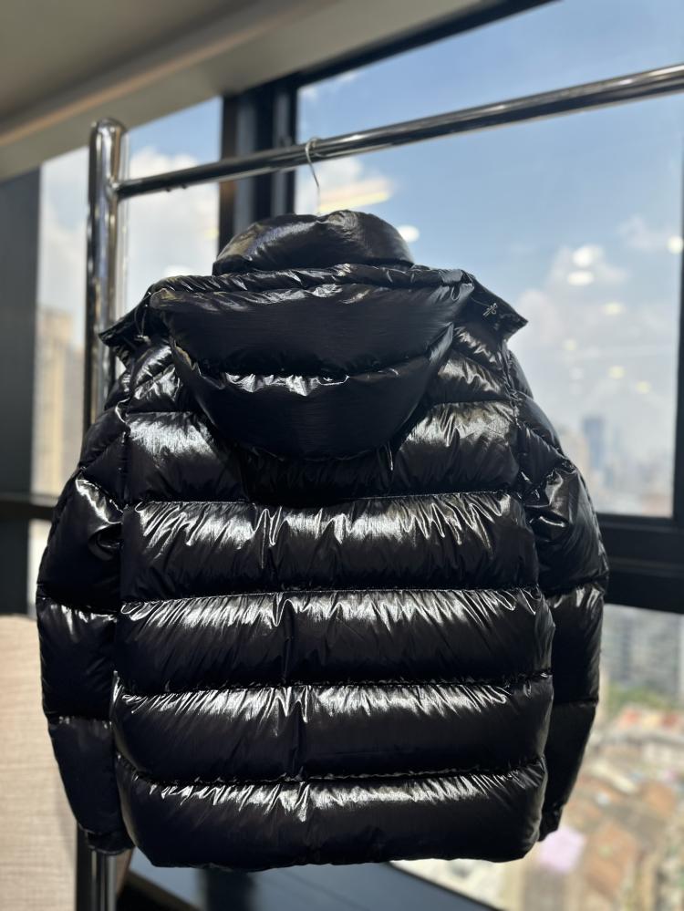 جاكيت Moncler