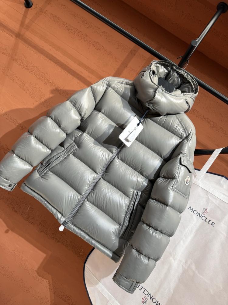 جاكيت Moncler